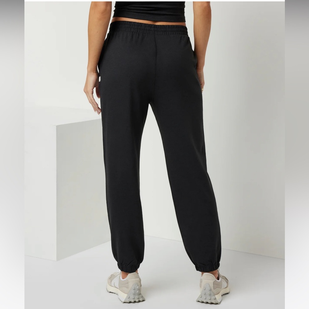 Vuori Boyfriend Jogger - Picture 2 of 5